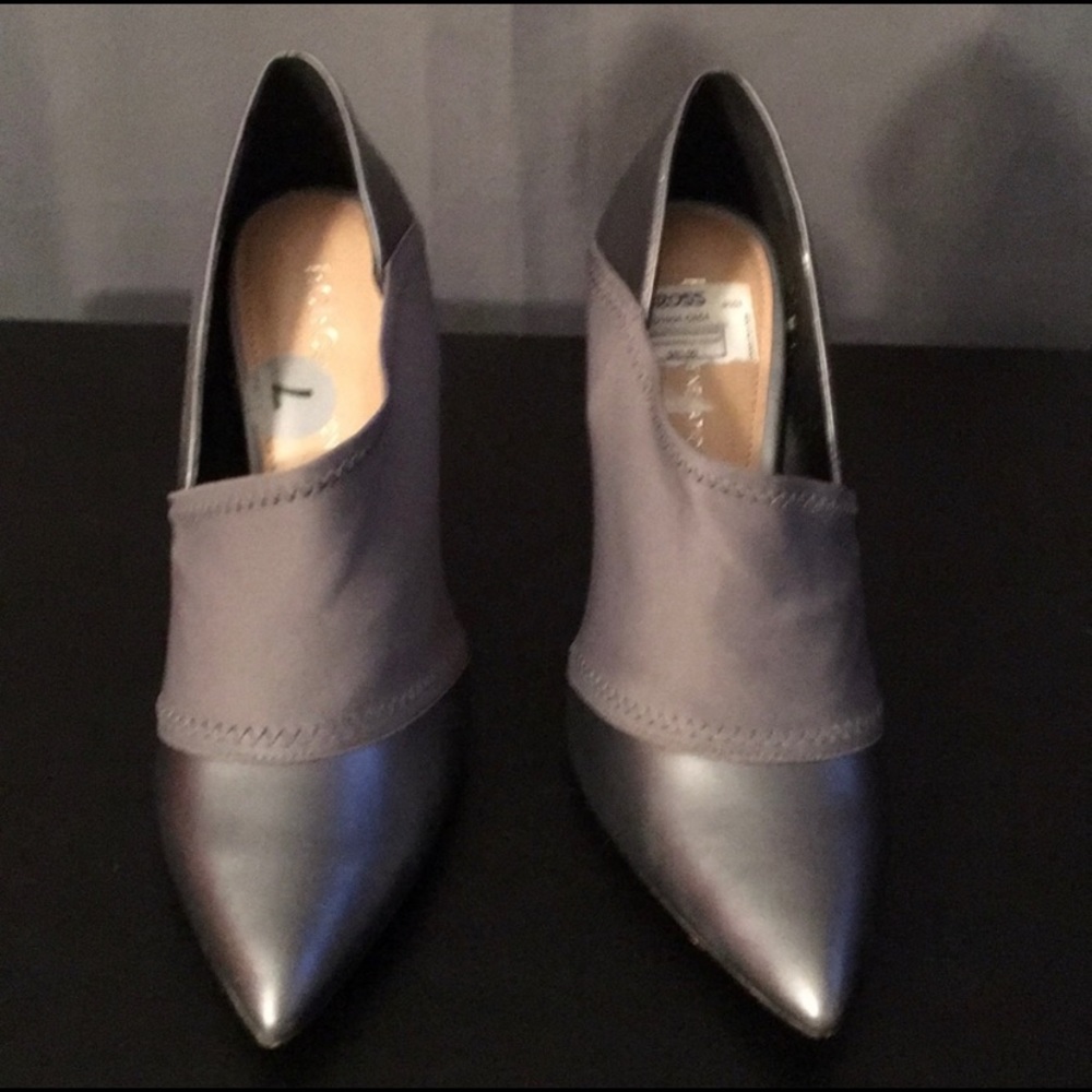 BCBG Slate Gary/Silver Heels